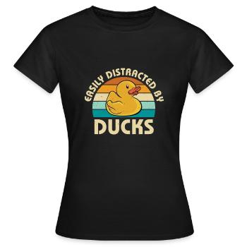 Vintage Duckling Easily Distracted By Rubber Ducks - Frauen T-Shirt - Schwarz - Vorne - AI Model Female 172 dark (172cm)