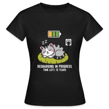 Aufladen läuft Katze - Frauen T-Shirt - Schwarz - Vorne - AI Model Female 172 dark (172cm)