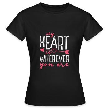 My heart is wherever you are - Women's T-Shirt - black - Front - AI Model Female 172 dark (172cm)