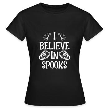 Ich Glaube An den Spuk - Frauen T-Shirt - Schwarz - Vorne - AI Model Female 172 dark (172cm)