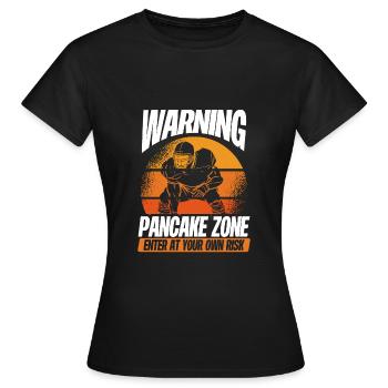 Achtung Pfannkuchenzone - Frauen T-Shirt - Schwarz - Vorne - AI Model Female 172 dark (172cm)