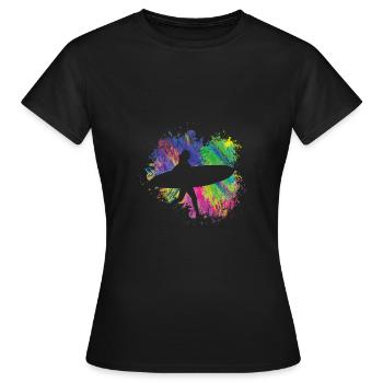 Sommersurfer Mit Brett - Frauen T-Shirt - Schwarz - Vorne - AI Model Female 172 dark (172cm)