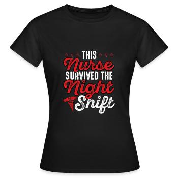 Cette infirmière a la nuit - T-shirt Femme - noir - Devant - AI Model Female 172 dark (172cm)