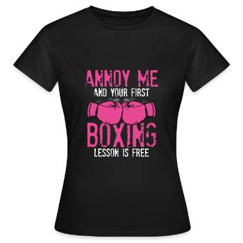 Ärgere Mich Und Deine Erste Lektion Ist - Frauen T-Shirt - Schwarz - Vorne - AI Model Female 172 dark (172cm)