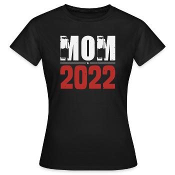 Mom 2022 - Cool gift for Mother's Day - Women's T-Shirt - black - Front - AI Model Female 172 dark (172cm)