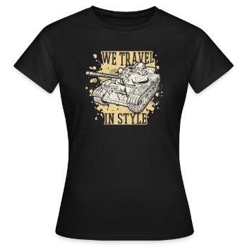 Wir reisen mit Stil Wir reisen mit Stil Geschenkin - Frauen T-Shirt - Schwarz - Vorne - AI Model Female 172 dark (172cm)