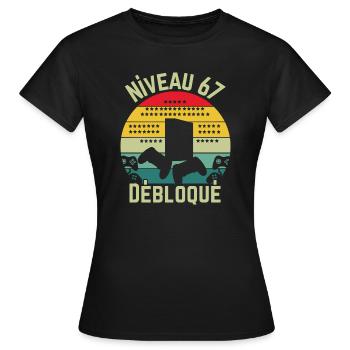Level 67 freigeschaltet - Frauen T-Shirt - Schwarz - Vorne - AI Model Female 172 dark (172cm)