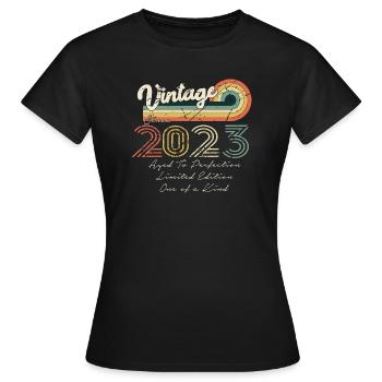 2023 Jahrgangsklassiker 2023 - Frauen T-Shirt - Schwarz - Vorne - AI Model Female 172 dark (172cm)