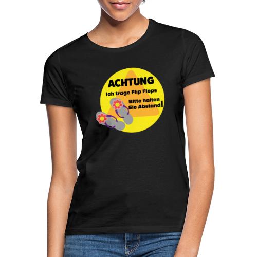 Achtung - Ich trage Flip Flop - Frauen T-Shirt