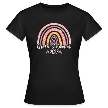 Große Schwester 2023 Boho Regenbogen Mädchen - Frauen T-Shirt - Schwarz - Vorne - AI Model Female 172 dark (172cm)