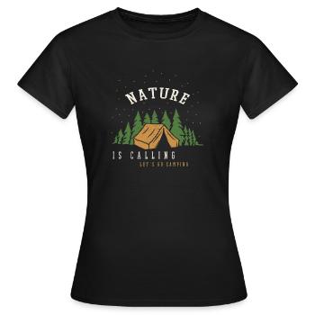 Nature is Calling Let's go Camping Camper Sprüche - Frauen T-Shirt - Schwarz - Vorne - AI Model Female 172 dark (172cm)