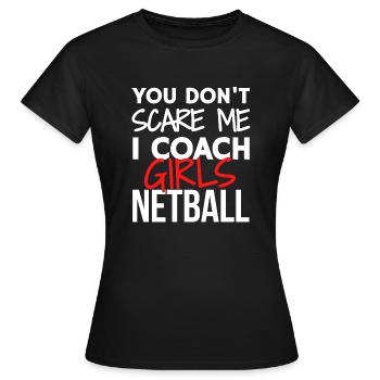 Tu ne me fais pas peur, j’entraîne des filles au netball. - T-shirt Femme - noir - Devant - AI Model Female 172 dark (172cm)