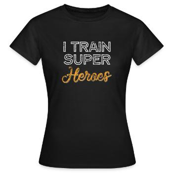 I train Superheroes - T-shirt Femme - noir - Devant - AI Model Female 172 dark (172cm)