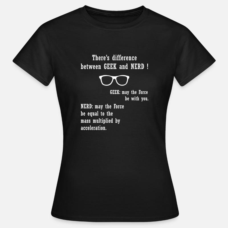 There's a difference between GEEK and NERD - Women's T-Shirt - black
