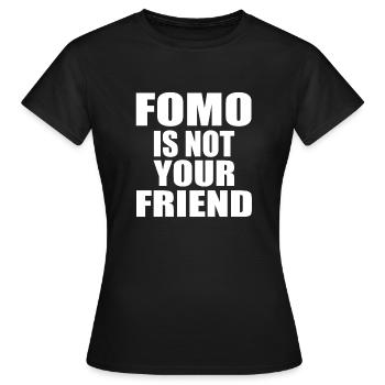 Fomo ist nicht dein Freund - Angst vor dem Ausgehen - Frauen T-Shirt - Schwarz - Vorne - AI Model Female 172 dark (172cm)