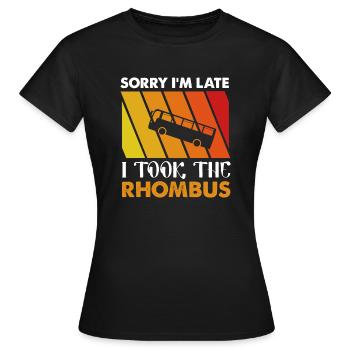 Désolé d’être en retard, j’ai pris le losange - T-shirt Femme - noir - Devant - AI Model Female 172 dark (172cm)