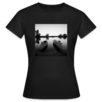 Faltboote - Frauen T-Shirt - Schwarz - Vorne - AI Model Female 172 dark (172cm)