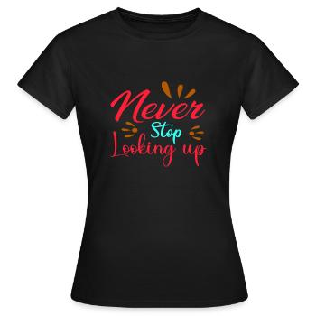 Never Stop Looking up - Frauen T-Shirt - Schwarz - Vorne - AI Model Female 172 dark (172cm)