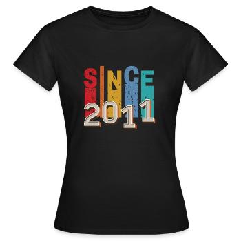 Since 2011 retro - T-shirt Femme - noir - Devant - AI Model Female 172 dark (172cm)