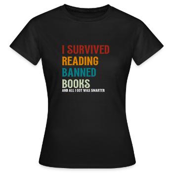 I Survived Reading Banned Books - Frauen T-Shirt - Schwarz - Vorne - AI Model Female 172 dark (172cm)