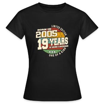 2005 Vintage Retro Classic 19 Jahre - Frauen T-Shirt - Schwarz - Vorne - AI Model Female 172 dark (172cm)