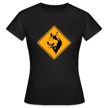 Husky Road Sign - Frauen T-Shirt - Schwarz - Vorne - AI Model Female 172 dark (172cm)