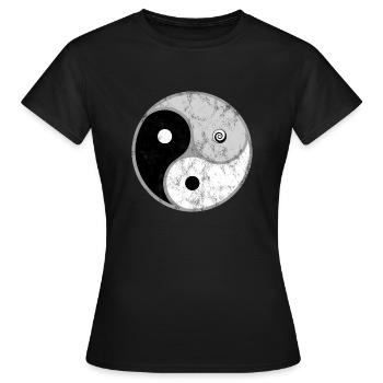 Dreifaches Yin Yang, Gankyil, Tao, Zen Buddhismus - Frauen T-Shirt - Schwarz - Vorne - AI Model Female 172 dark (172cm)