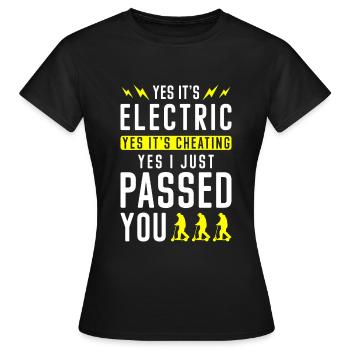 E-Scooter Elektrisch - Frauen T-Shirt - Schwarz - Vorne - AI Model Female 172 dark (172cm)