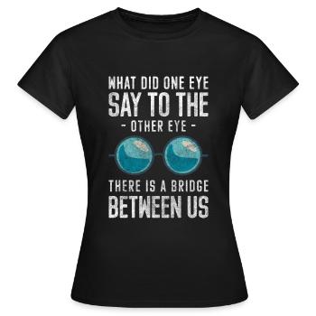 Lunettes Opticiens Lunettes de soleil Bijoux pour le visage - T-shirt Femme - noir - Devant - AI Model Female 172 dark (172cm)