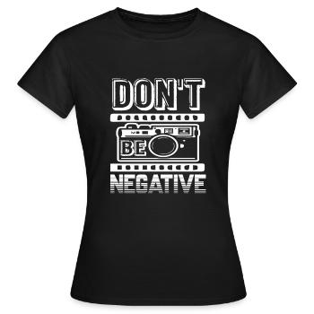 Photographer Photographer Don't Be Negative - Women's T-Shirt - black - Front - AI Model Female 172 dark (172cm)