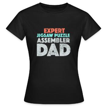 The Expert Jigsaw Puzzle Assembler Dad - Women's T-Shirt - black - Front - AI Model Female 172 dark (172cm)