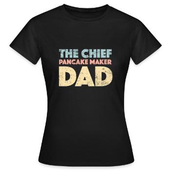 The Chief Pancake Maker Dad - Frauen T-Shirt - Schwarz - Vorne - AI Model Female 172 dark (172cm)