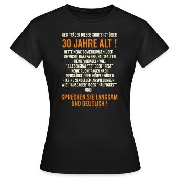Träger dieses Shirts ist über 30 jahre alt - - Frauen T-Shirt - Schwarz - Vorne - AI Model Female 172 dark (172cm)