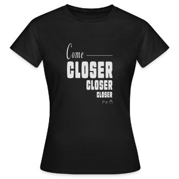 Closer - T-shirt Femme - noir - Devant - AI Model Female 172 dark (172cm)