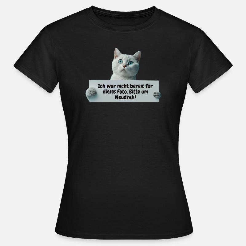 Cute cat with shield - Women's T-Shirt - black