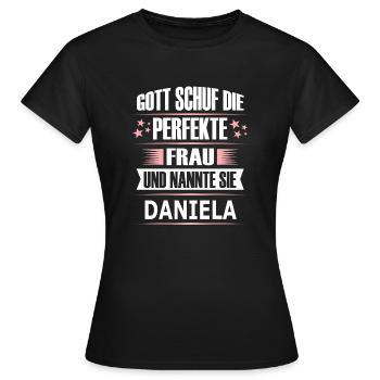 DANIELA - Frauen T-Shirt - Schwarz - Vorne - AI Model Female 172 dark (172cm)