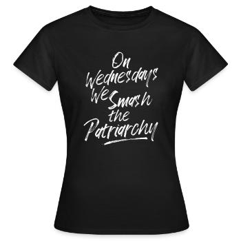 On Wednesdays we smash the patriarchy - Women's T-Shirt - black - Front - AI Model Female 172 dark (172cm)