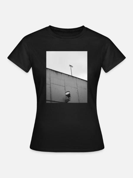 Lost in Space - Frauen T-Shirt - Schwarz