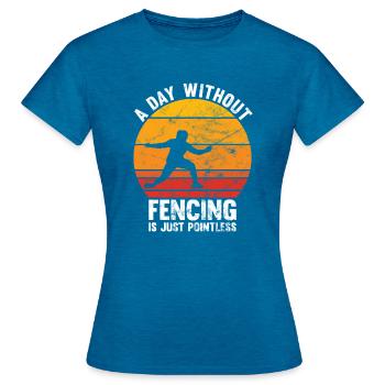 Fencer a day without fencing is pointless retro - Frauen T-Shirt - Antikblaues Saphir meliert - Vorne - AI Model Female 172 dark (172cm)