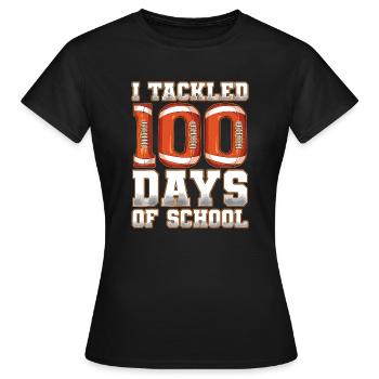 Ich habe 100 Tage Schulfußball in Angriff genommen - Frauen T-Shirt - Schwarz - Vorne - AI Model Female 172 dark (172cm)