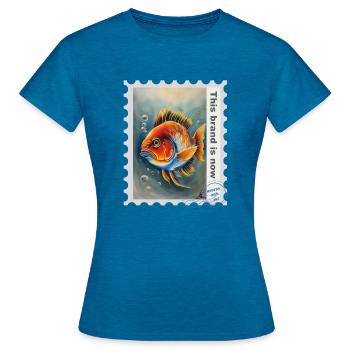 Illustration à l’aérographe « Poisson 09 » FR - T-shirt Femme - bleu saphir antique chiné - Devant - AI Model Female 172 dark (172cm)
