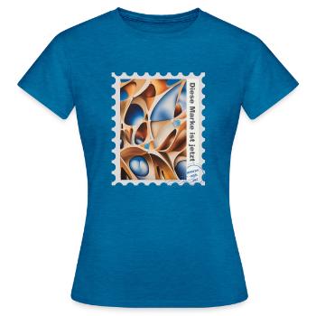 Illustration à l’aérographe « Architecture 02 » DE - T-shirt Femme - bleu saphir antique chiné - Devant - AI Model Female 172 dark (172cm)