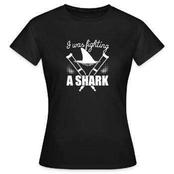 Gebrochenes Bein Spruch - Fraktur Gipsbein - Frauen T-Shirt - Schwarz - Vorne - AI Model Female 172 dark (172cm)