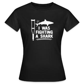 Gebrochenes Bein Spruch - Fraktur Gipsbein - Frauen T-Shirt - Schwarz - Vorne - AI Model Female 172 dark (172cm)