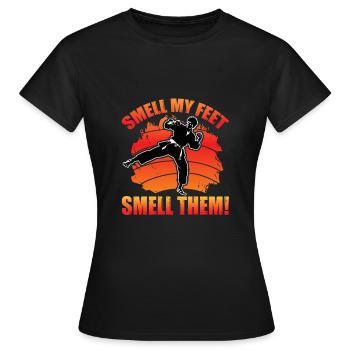 Rieche an meinen Füßen Rieche an ihnen - Frauen T-Shirt - Schwarz - Vorne - AI Model Female 172 dark (172cm)