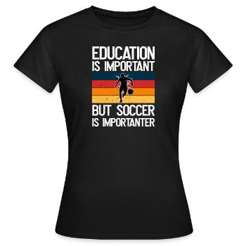 Bildung Ist Wichtig, Aber Soccer Ist wichtiger - Frauen T-Shirt - Schwarz - Vorne - AI Model Female 172 dark (172cm)