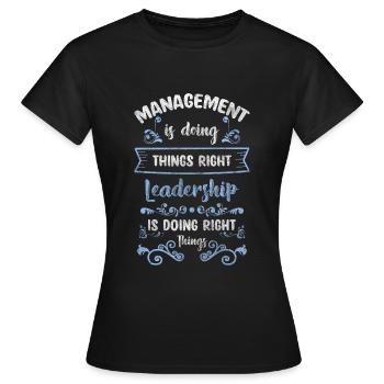 büro angestellter - Frauen T-Shirt - Schwarz - Vorne - AI Model Female 172 dark (172cm)
