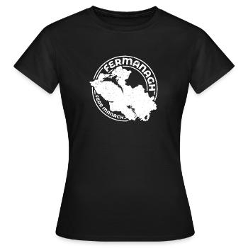 Comté de Fermanagh Irlande | Timbre de contour de carte - T-shirt Femme - noir - Devant - AI Model Female 172 dark (172cm)