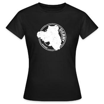 Derry Ireland Map | County Outline Stamp - Women's T-Shirt - black - Front - AI Model Female 172 dark (172cm)