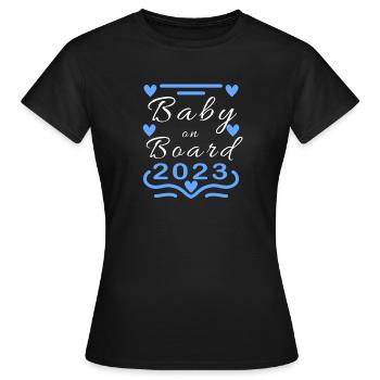 Baby on board 2023 Sohn - Frauen T-Shirt - Schwarz - Vorne - AI Model Female 172 dark (172cm)
